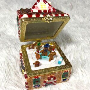 Glaze Ceramic Musical Animated Gingerbread House Plays 'Deck the Halls' Wind Up